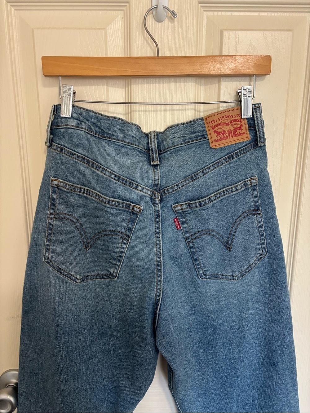 Levi’s Ribcage Straight Jeans W31 L32 Medium Wash Vintage Fade High Rise - Picture 8 of 13